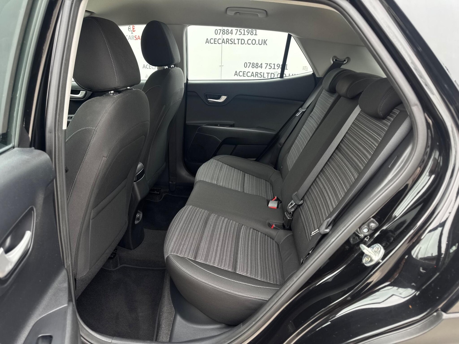 Used Kia Stonic 2017 for sale - 76990443: Photo 16