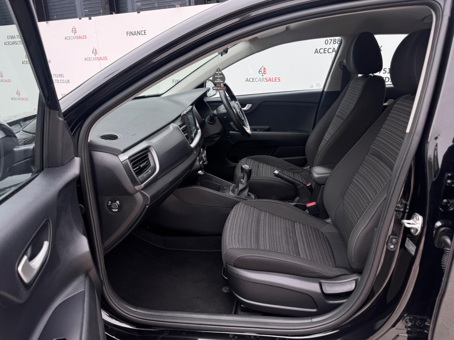 Used Kia Stonic 2017 for sale - 76990443: Photo 18