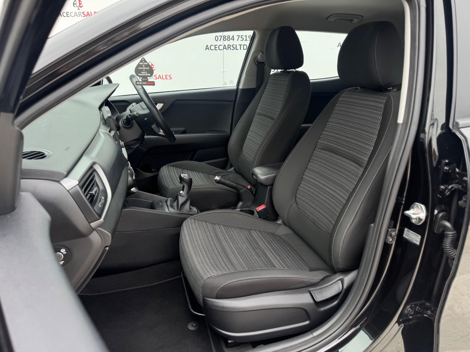 Used Kia Stonic 2017 for sale - 76990443: Photo 19