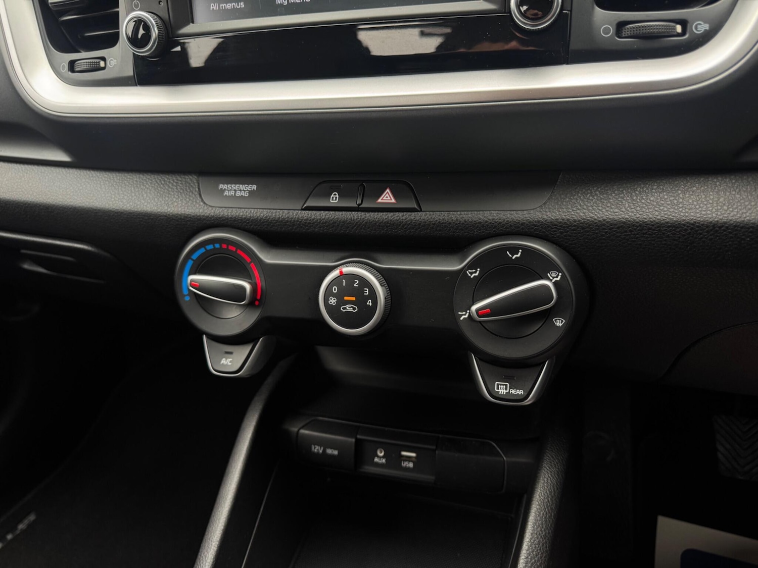 Used Kia Stonic 2017 for sale - 76990443: Photo 24