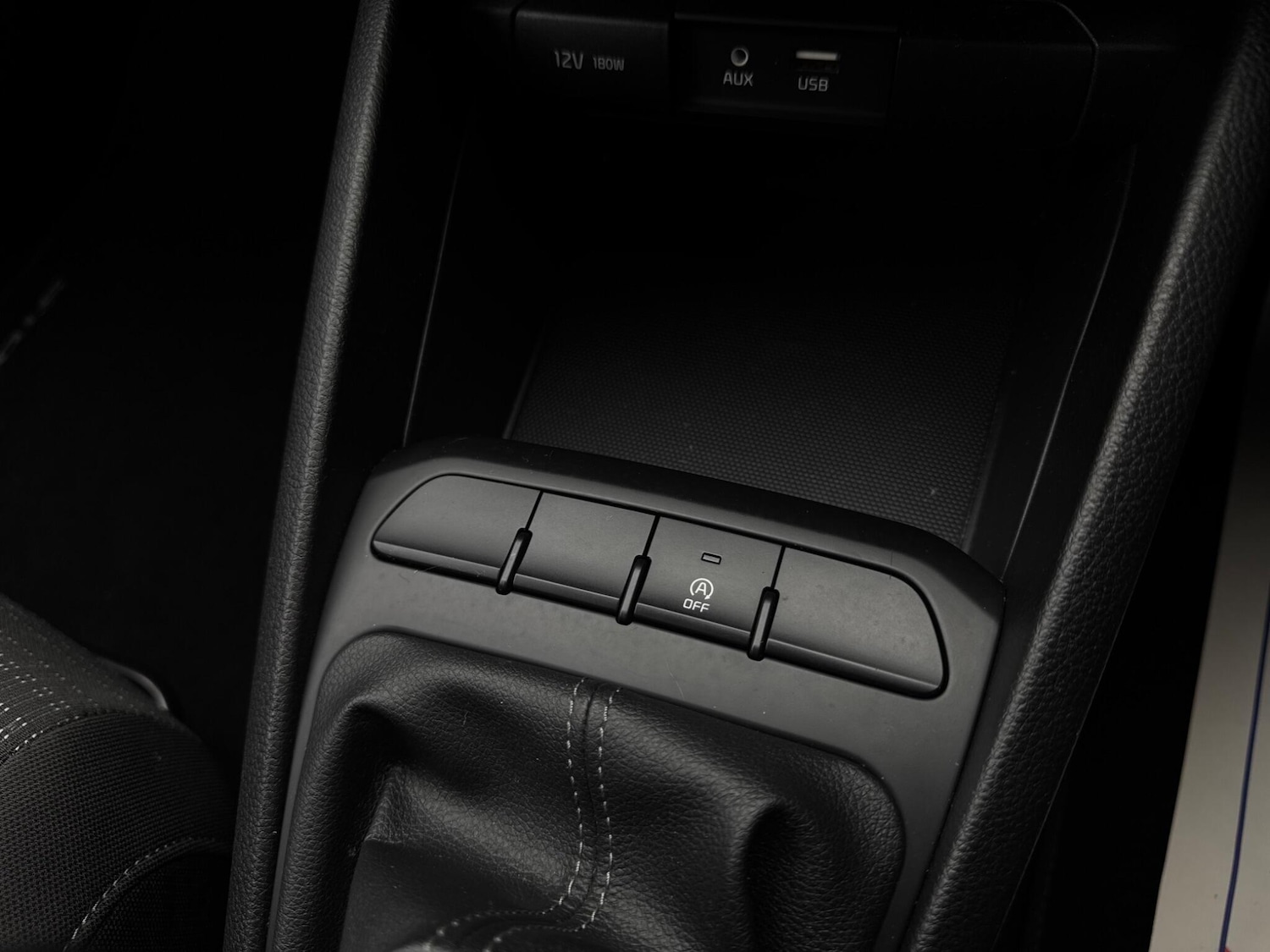 Used Kia Stonic 2017 for sale - 76990443: Photo 25