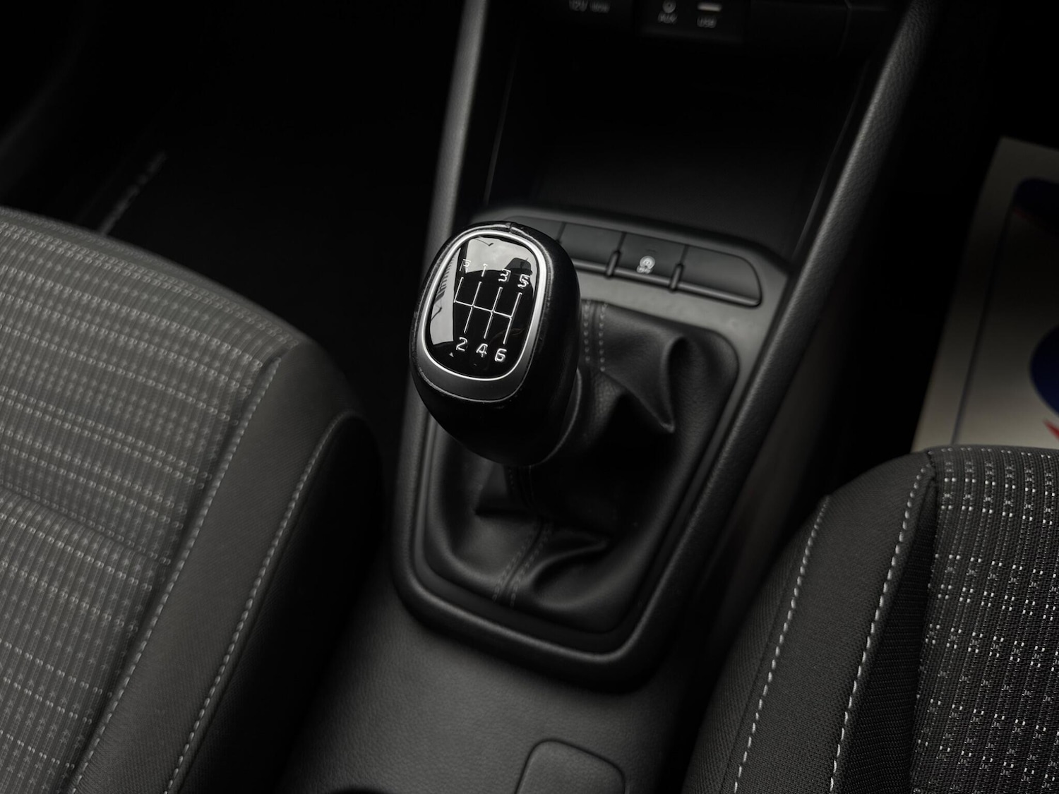 Used Kia Stonic 2017 for sale - 76990443: Photo 26