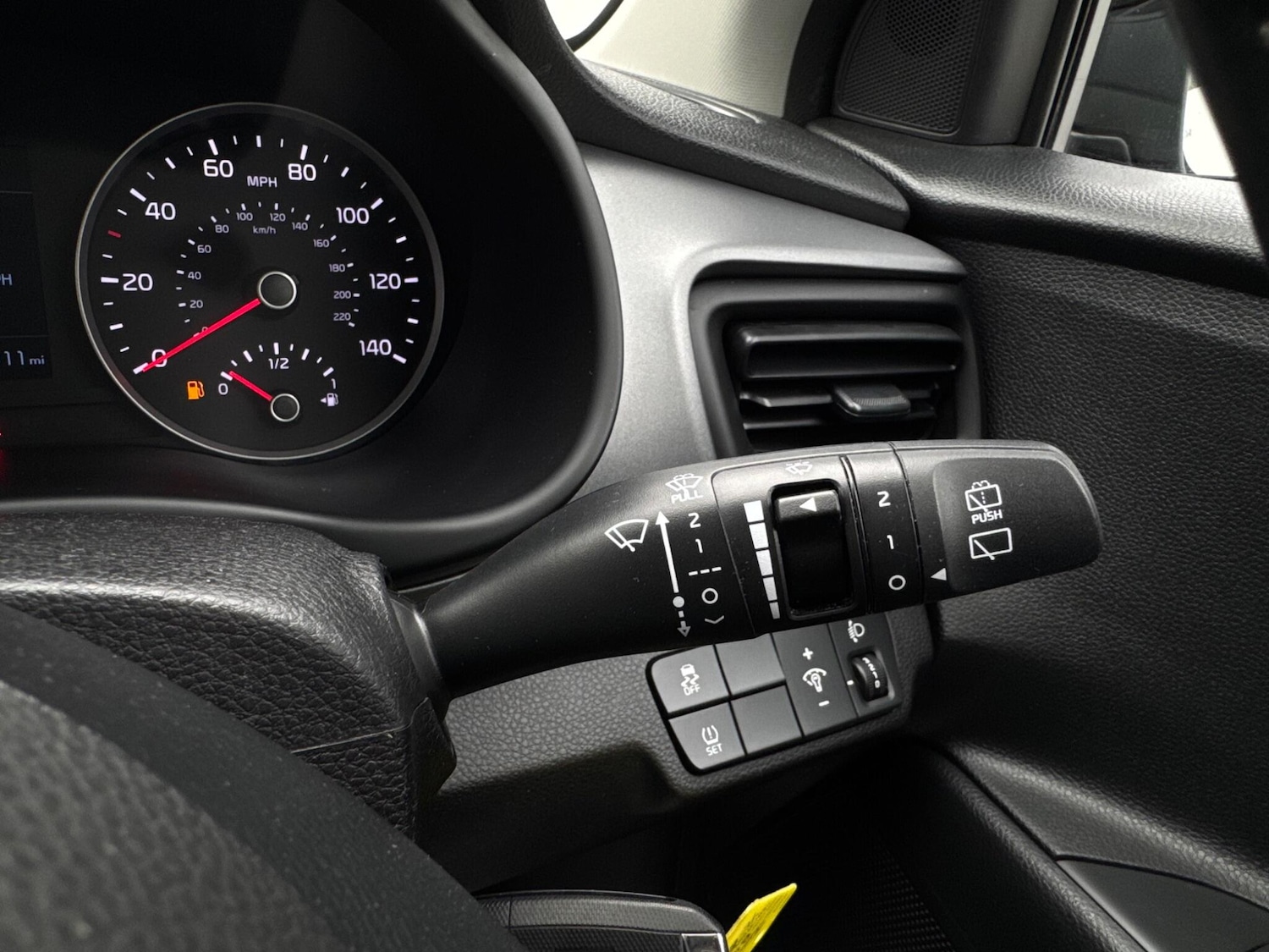 Used Kia Stonic 2017 for sale - 76990443: Photo 32