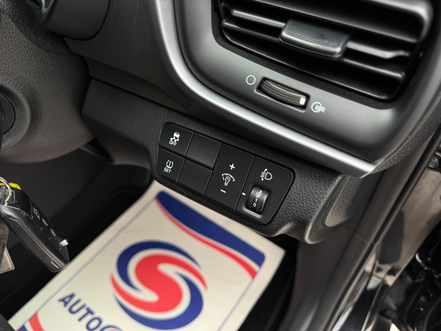 Used Kia Stonic 2017 for sale - 76990443: Photo 44