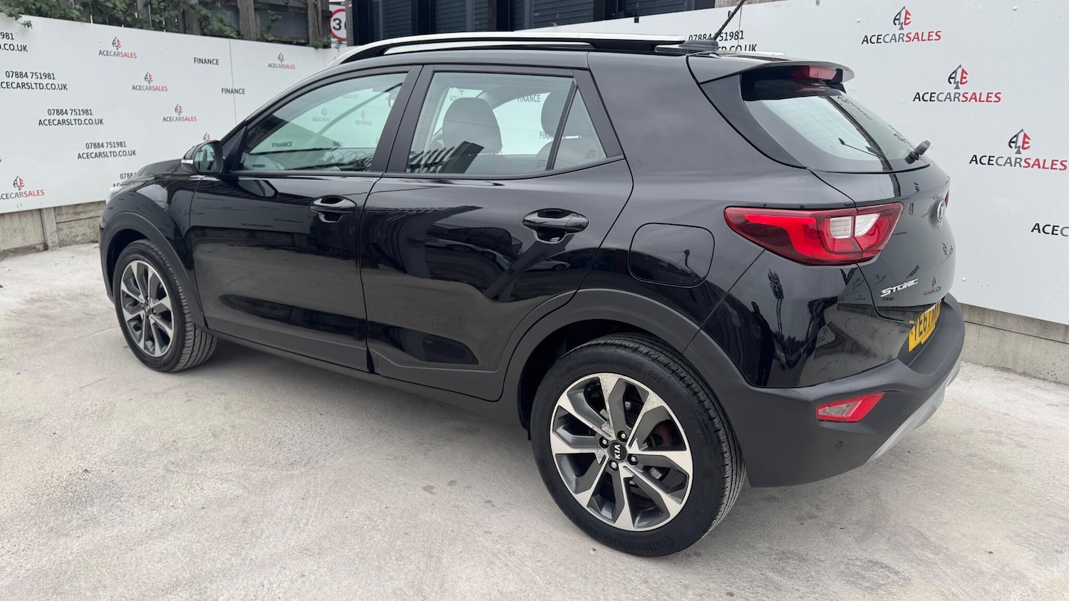 Used Kia Stonic 2017 for sale - 76990443: Photo 6