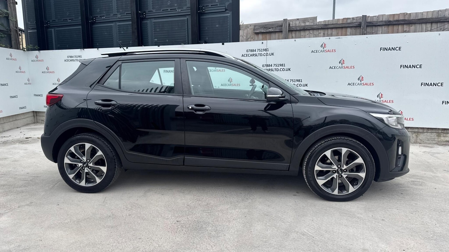 Used Kia Stonic 2017 for sale - 76990443: Photo 9