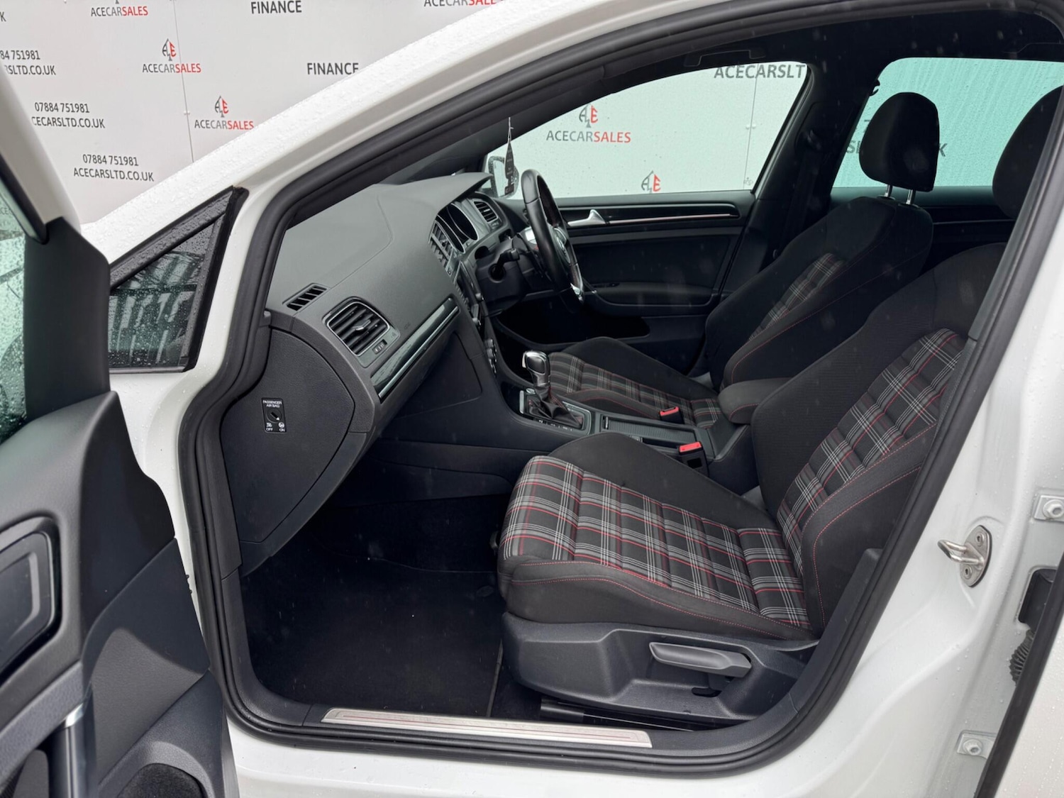 Used Volkswagen Golf 2017 for sale - 76000902: Photo 18