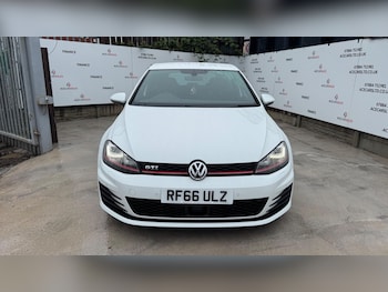 Used Volkswagen Golf 2017 for sale - 76000902: Photo 3