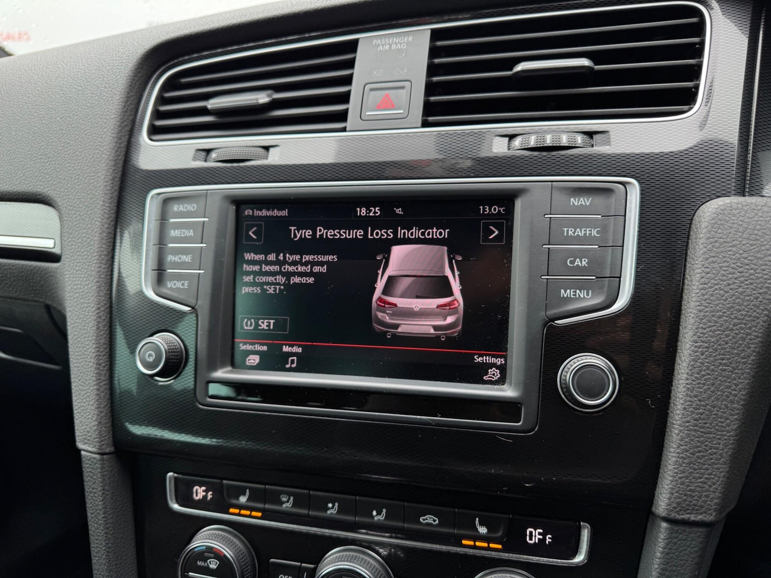 Used Volkswagen Golf 2017 for sale - 76000902: Photo 42