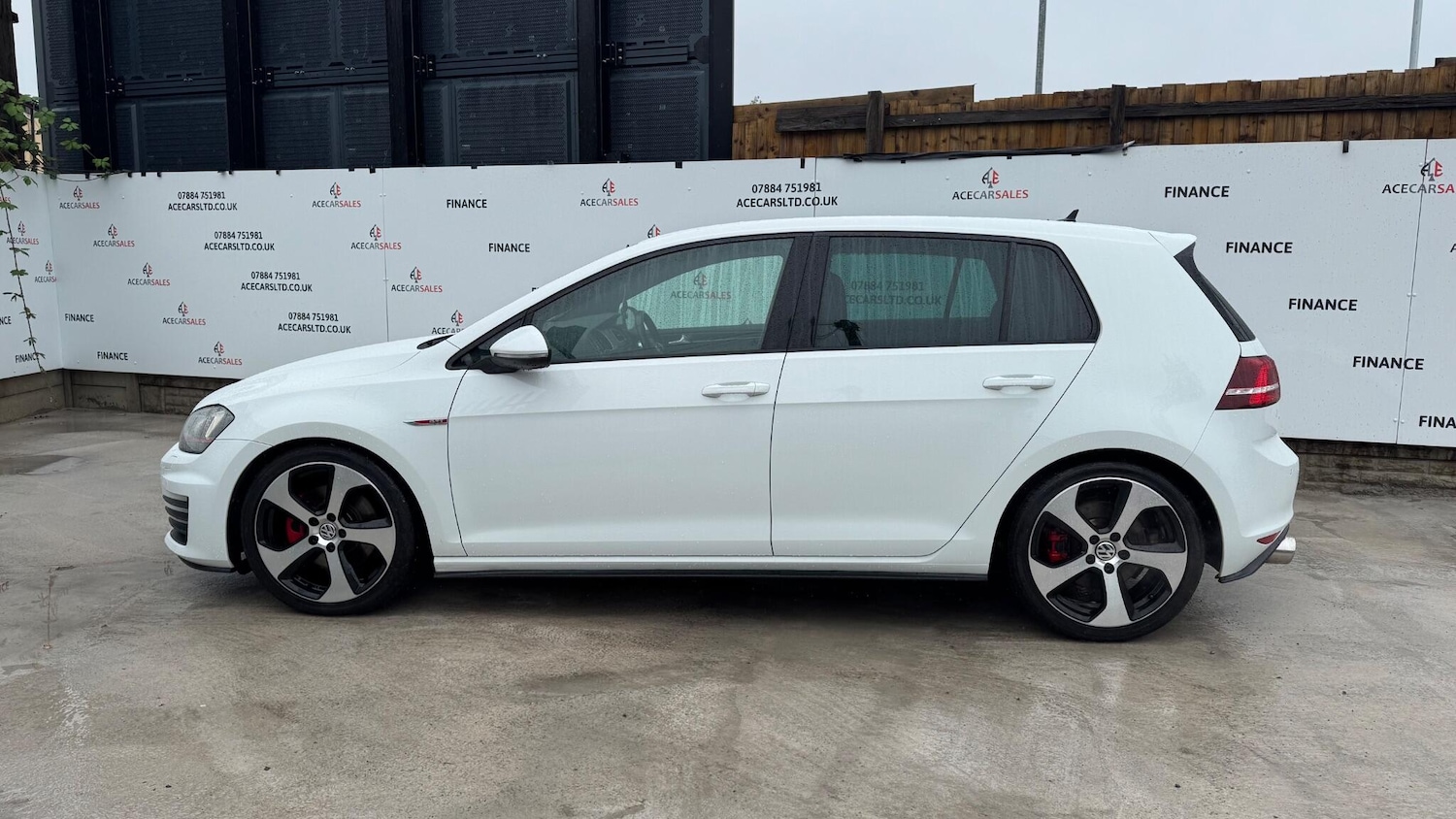 Used Volkswagen Golf 2017 for sale - 76000902: Photo 5