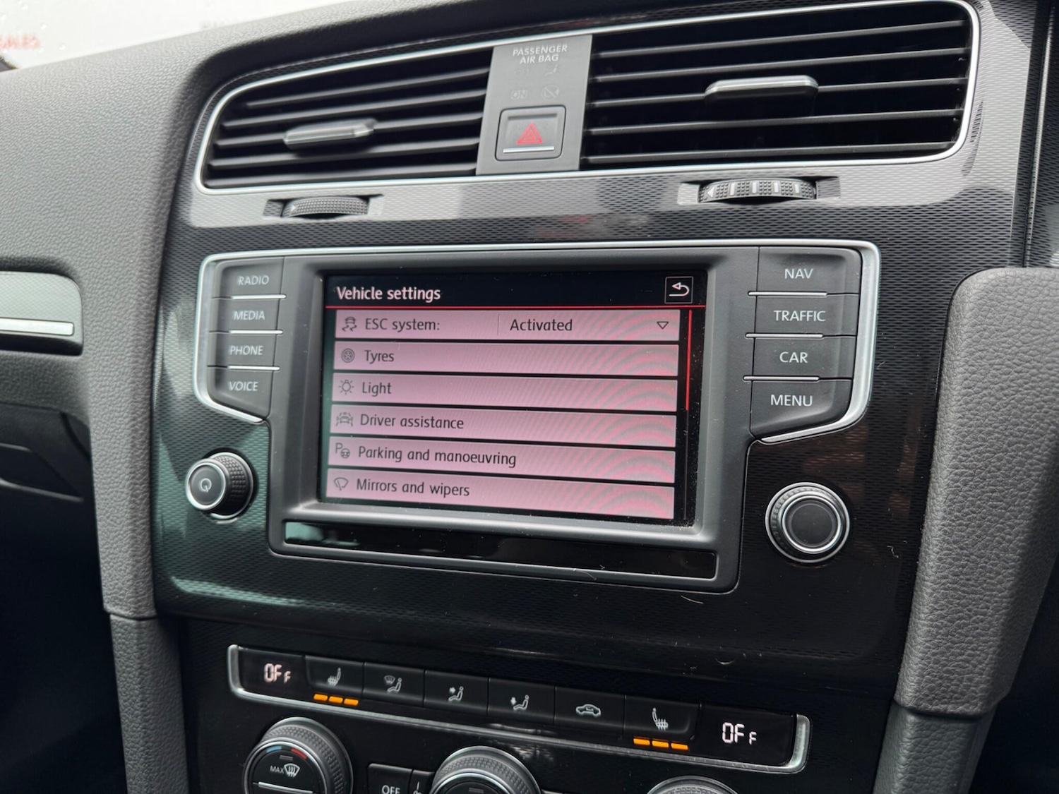 Used Volkswagen Golf 2017 for sale - 76000902: Photo 51