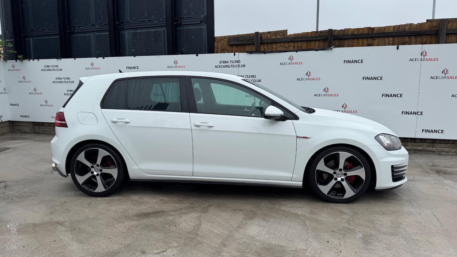 Used Volkswagen Golf 2017 for sale - 76000902: Photo 9