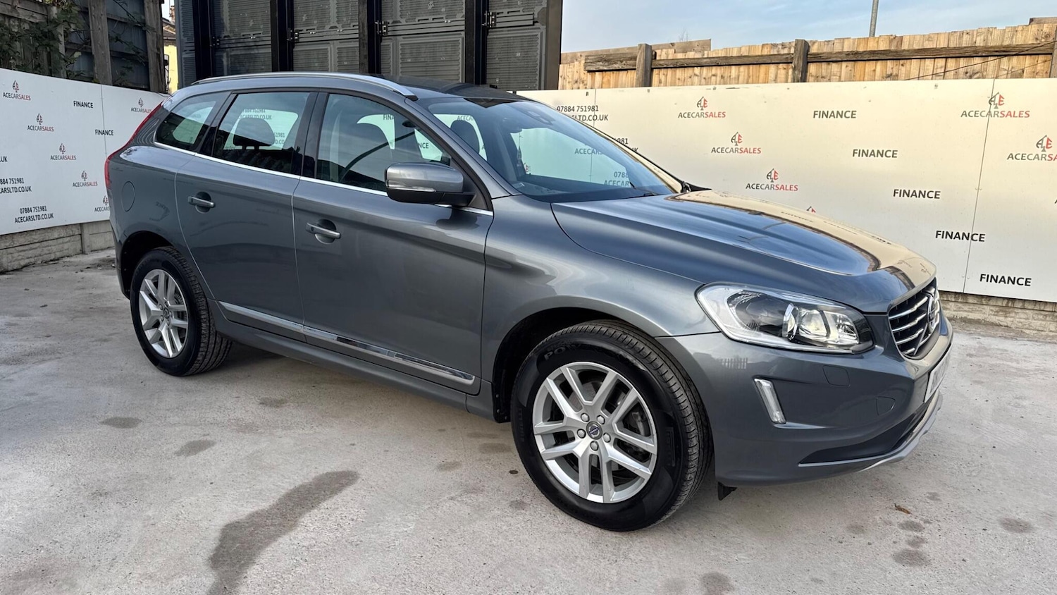 Used Volvo XC60 2017 for sale - 76666623: Photo 2