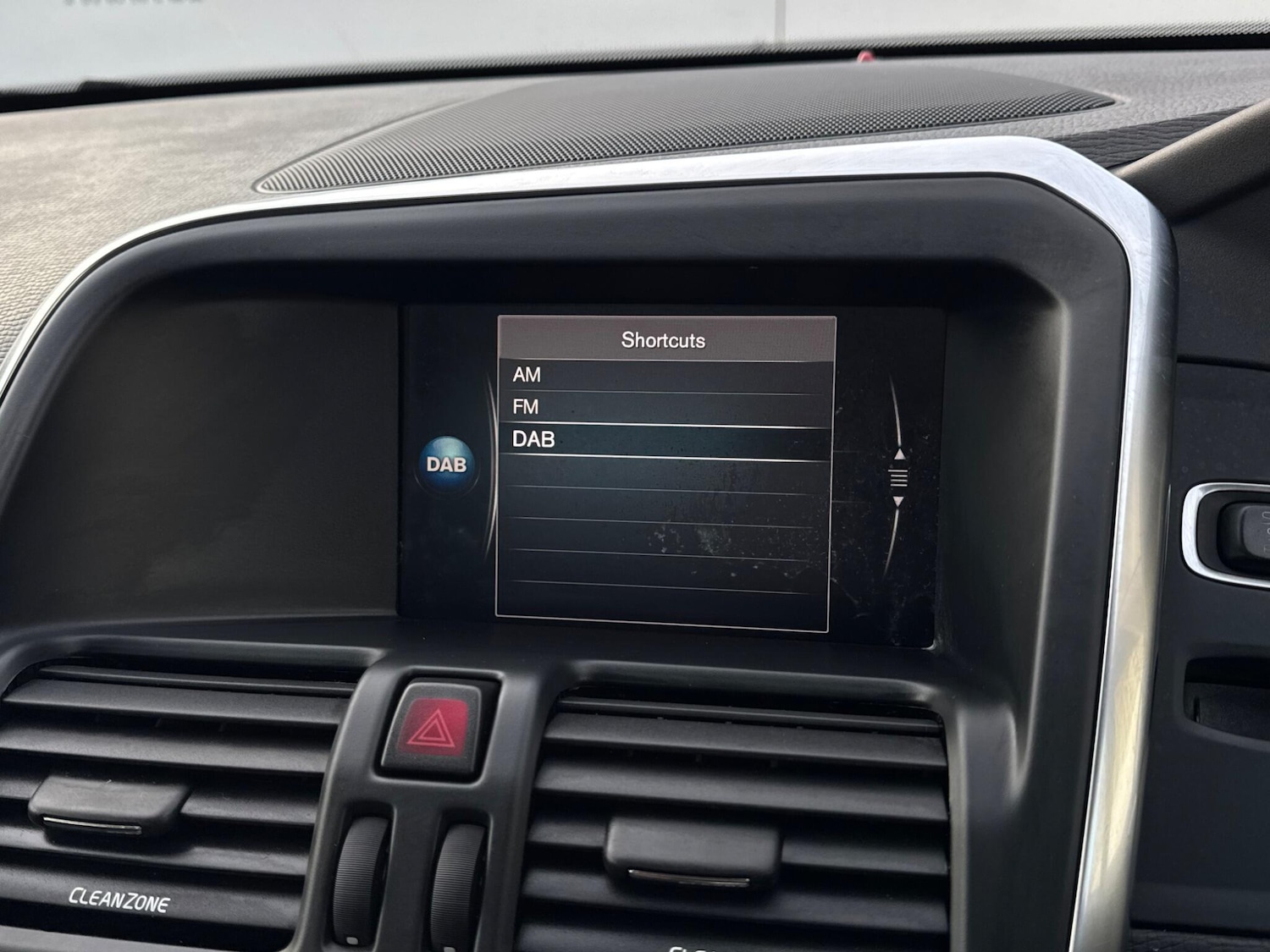 Used Volvo XC60 2017 for sale - 76666623: Photo 44