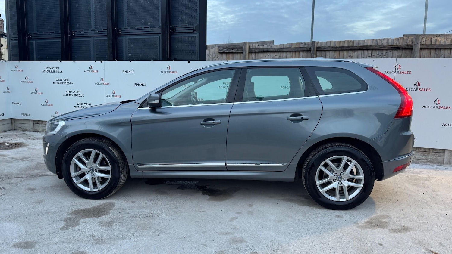 Used Volvo XC60 2017 for sale - 76666623: Photo 5