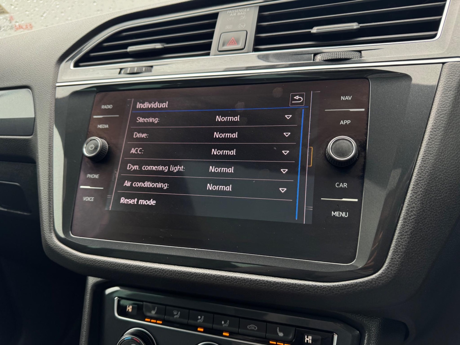 Used Volkswagen Tiguan 2020 for sale - 76987691: Photo 44