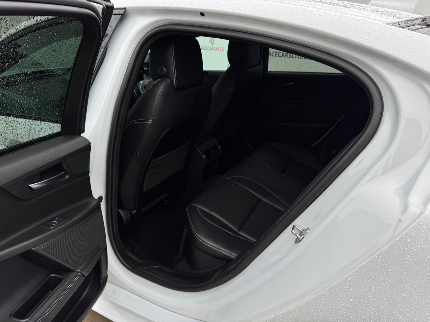 Used Jaguar XE 2018 for sale - 76964923: Photo 15