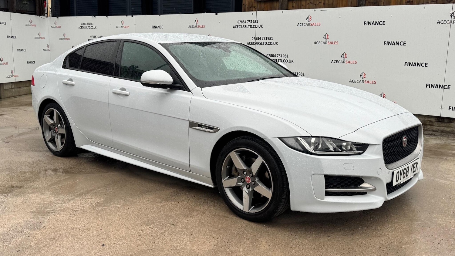 Used Jaguar XE 2018 for sale - 76964923: Photo 2