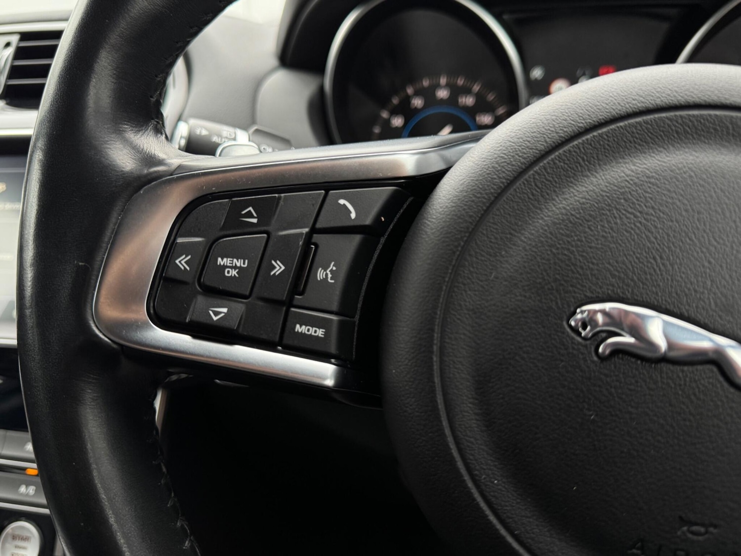 Used Jaguar XE 2018 for sale - 76964923: Photo 32