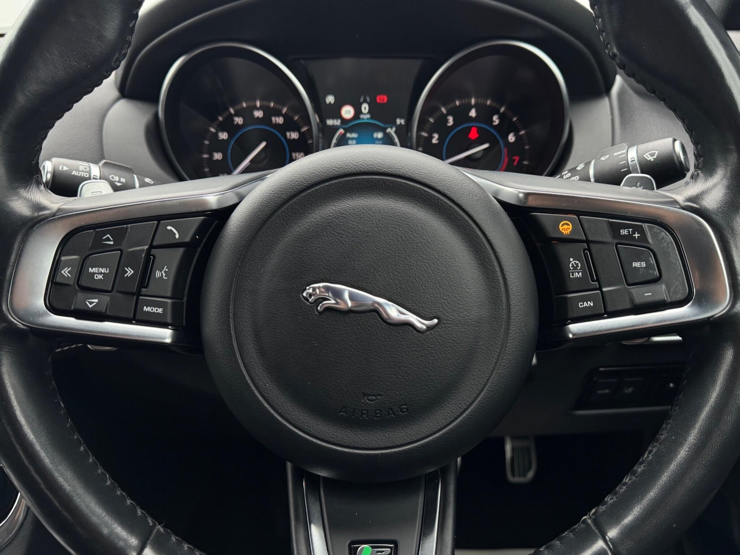 Used Jaguar XE 2018 for sale - 76964923: Photo 33