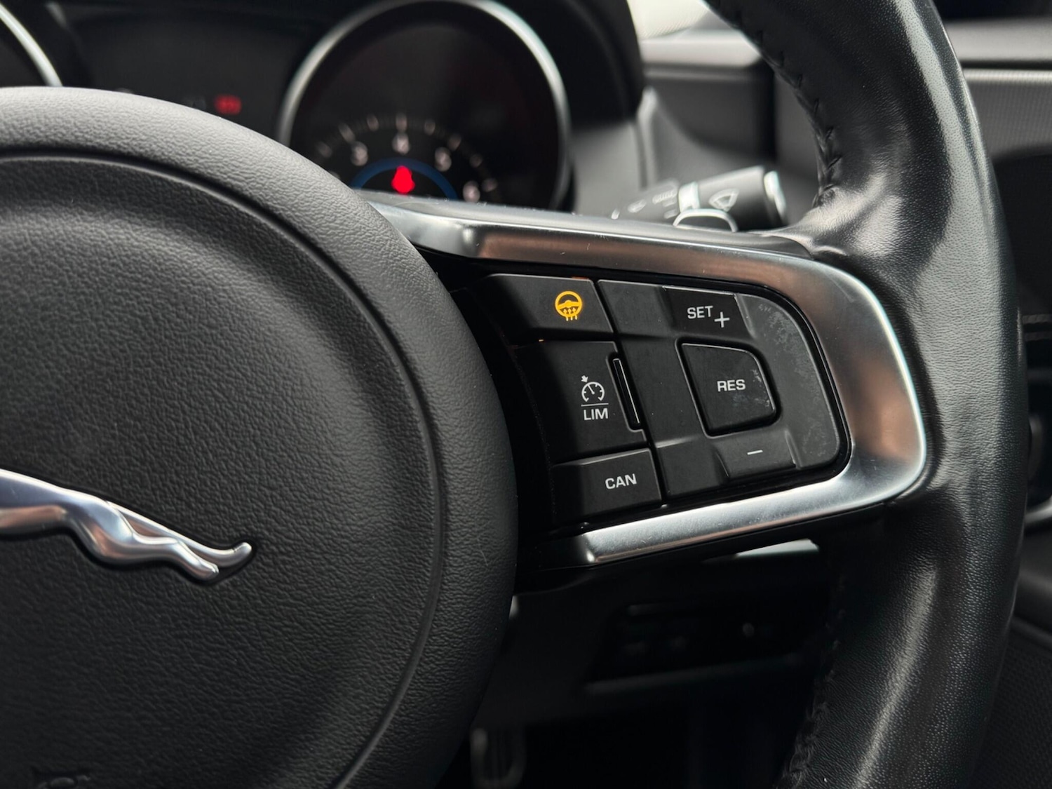 Used Jaguar XE 2018 for sale - 76964923: Photo 34