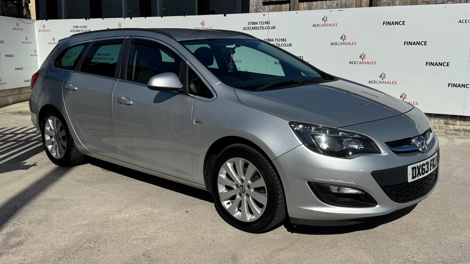 Used Vauxhall Astra 2013 for sale - 77940746: Photo 2