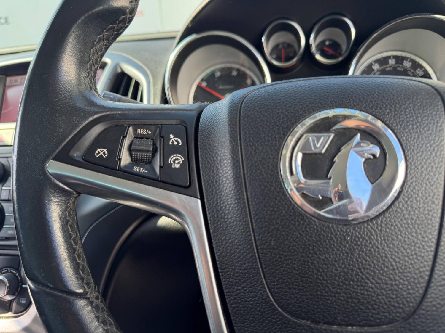 Used Vauxhall Astra 2013 for sale - 77940746: Photo 25