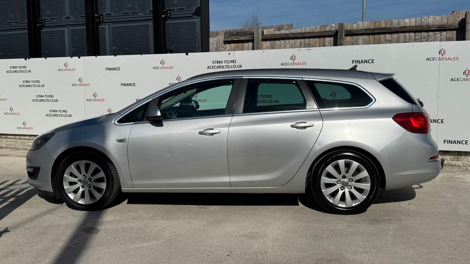 Used Vauxhall Astra 2013 for sale - 77940746: Photo 5