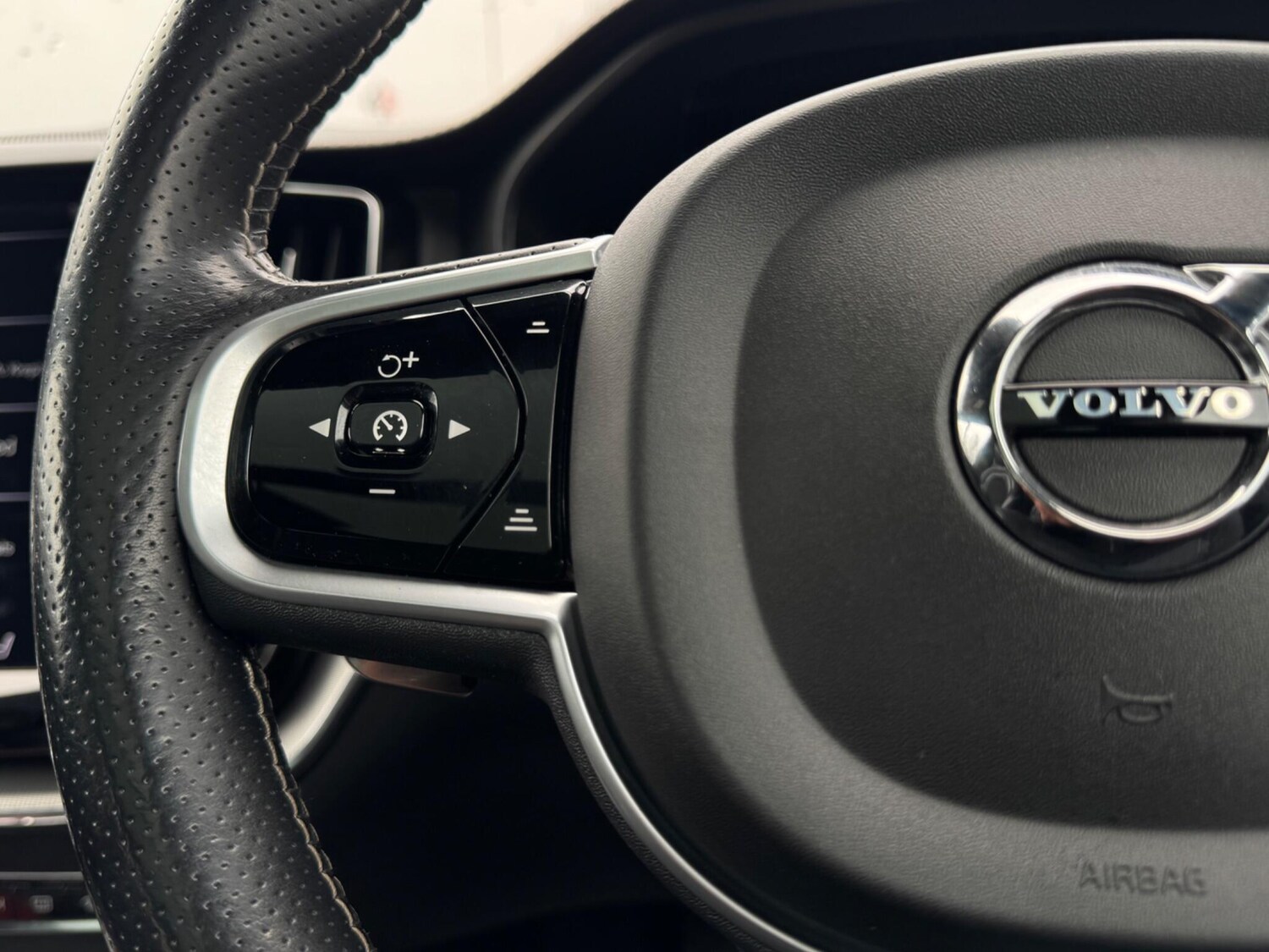 Used Volvo XC60 2018 for sale - 78073190: Photo 27