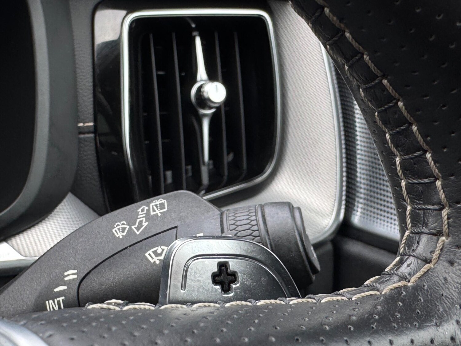 Used Volvo XC60 2018 for sale - 78073190: Photo 30