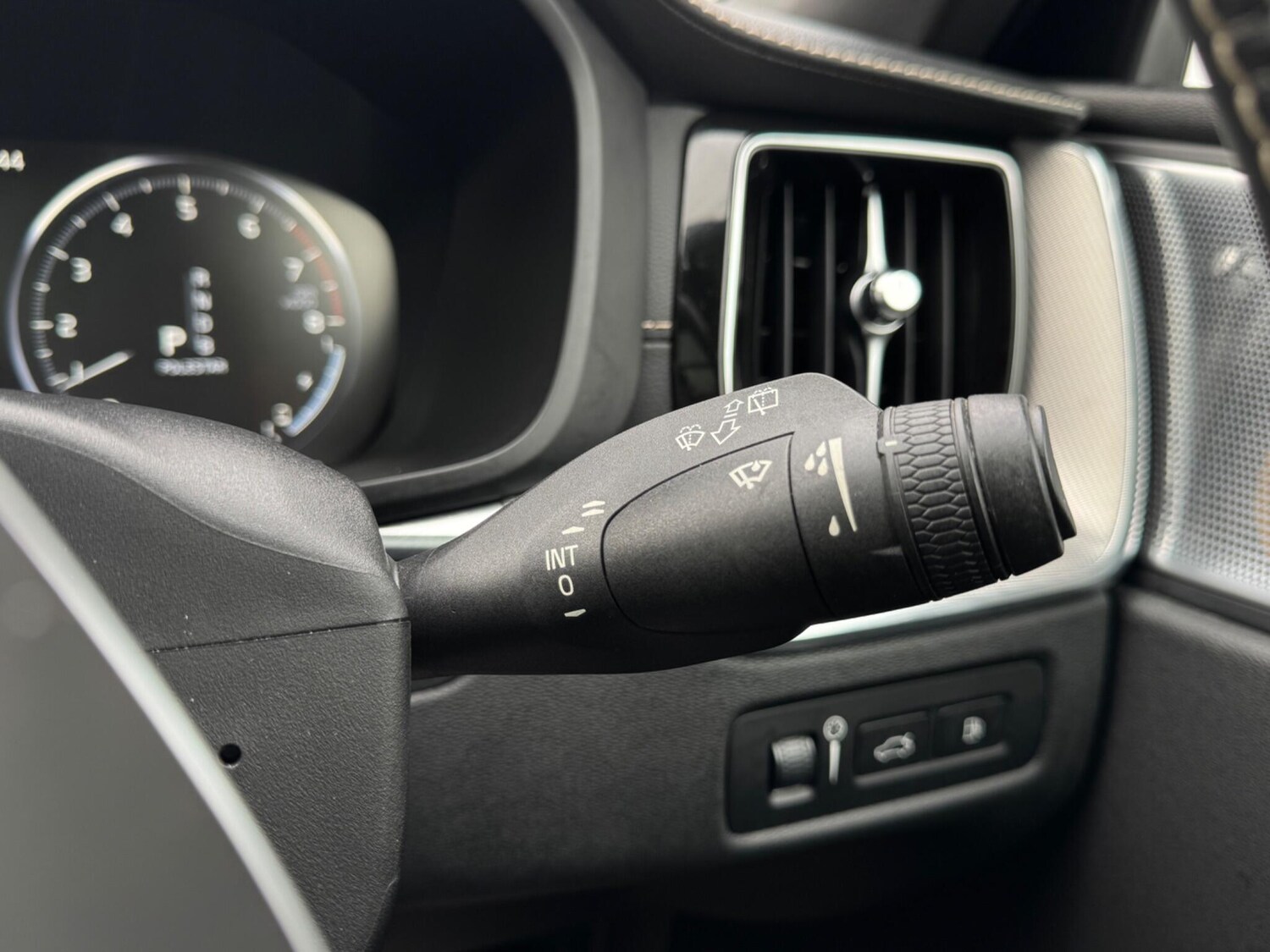 Used Volvo XC60 2018 for sale - 78073190: Photo 31