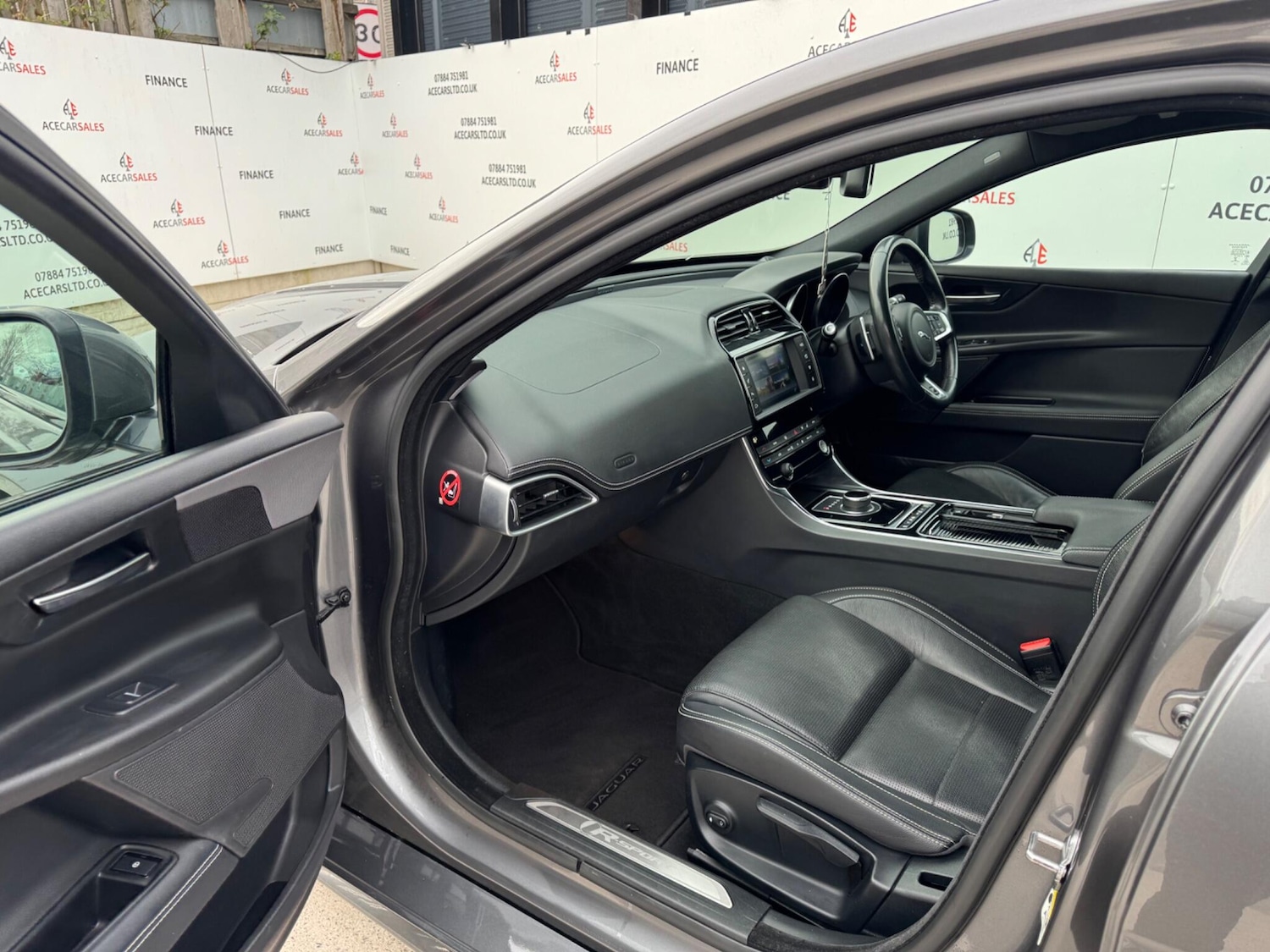 Used Jaguar XE 2018 for sale - 77993845: Photo 17