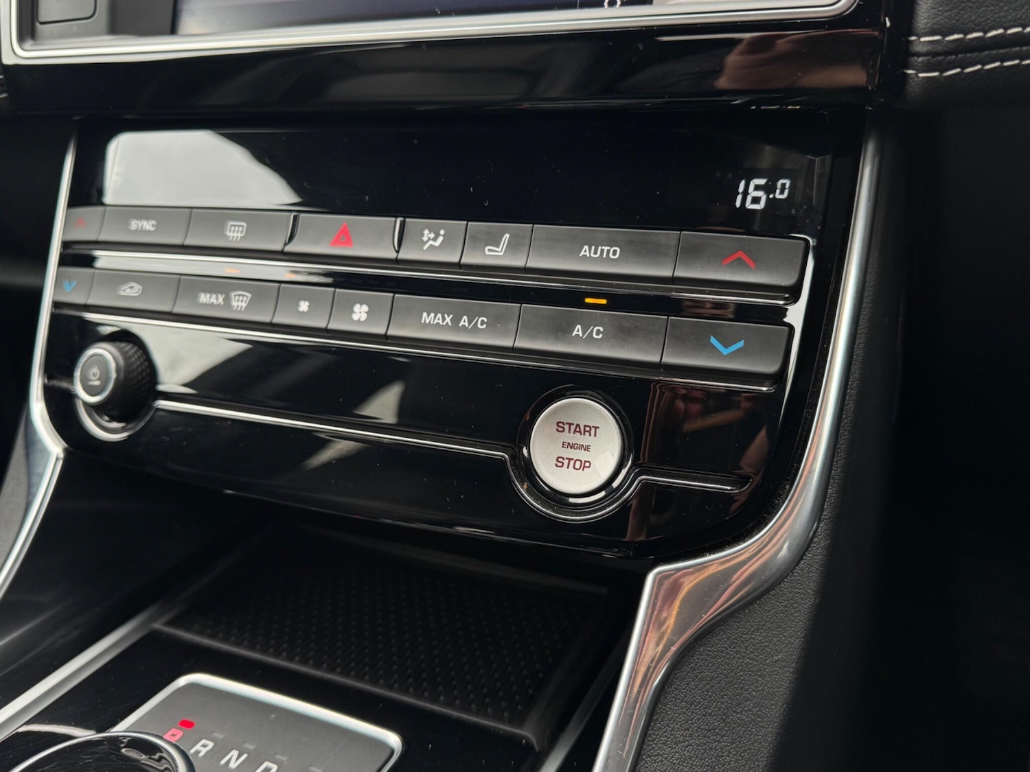 Used Jaguar XE 2018 for sale - 77993845: Photo 25