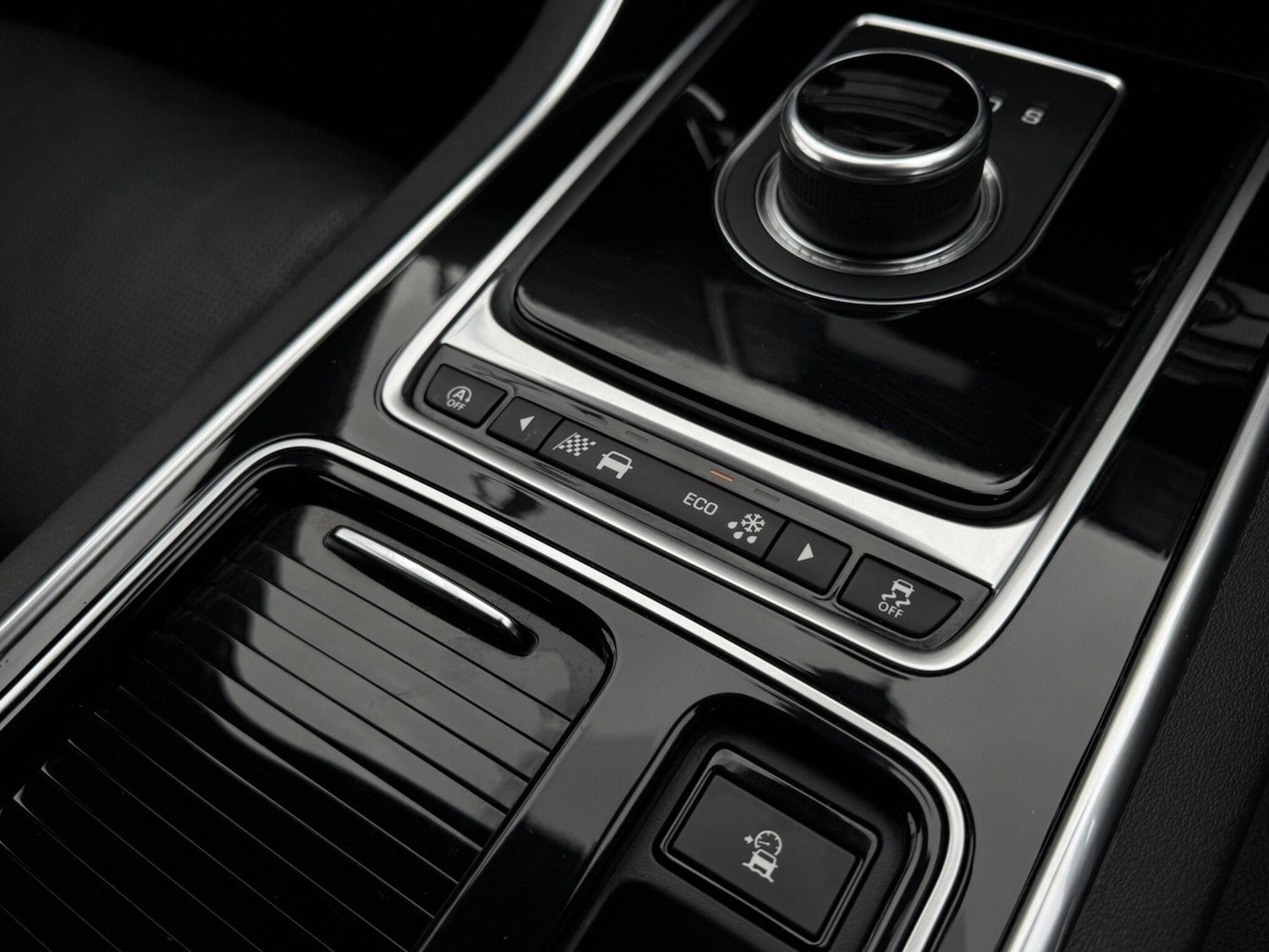 Used Jaguar XE 2018 for sale - 77993845: Photo 27