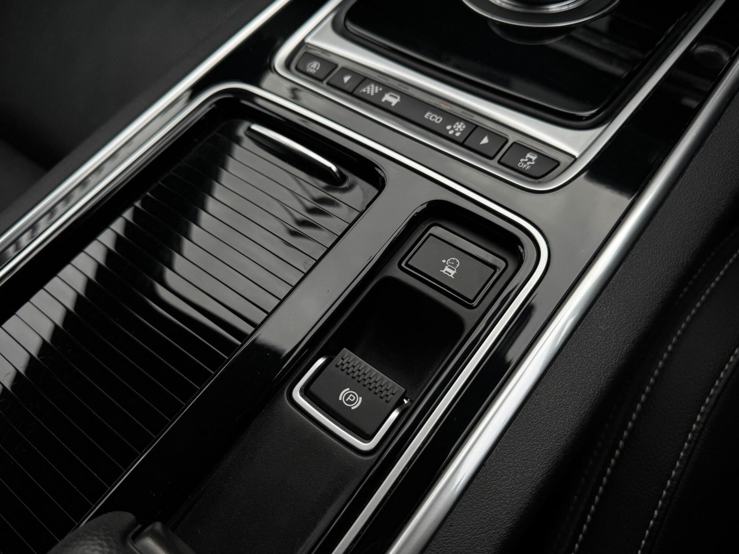 Used Jaguar XE 2018 for sale - 77993845: Photo 28