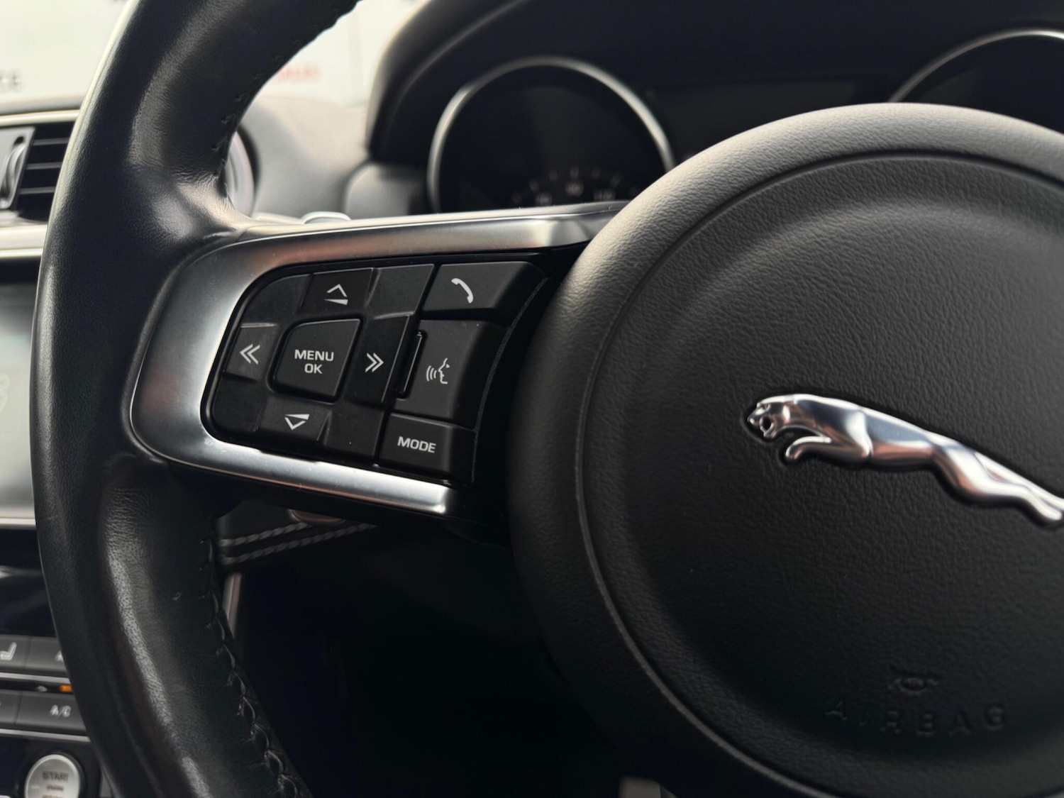 Used Jaguar XE 2018 for sale - 77993845: Photo 32