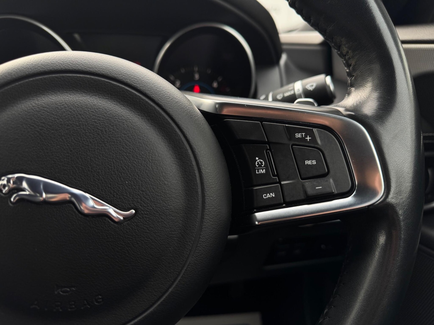 Used Jaguar XE 2018 for sale - 77993845: Photo 34