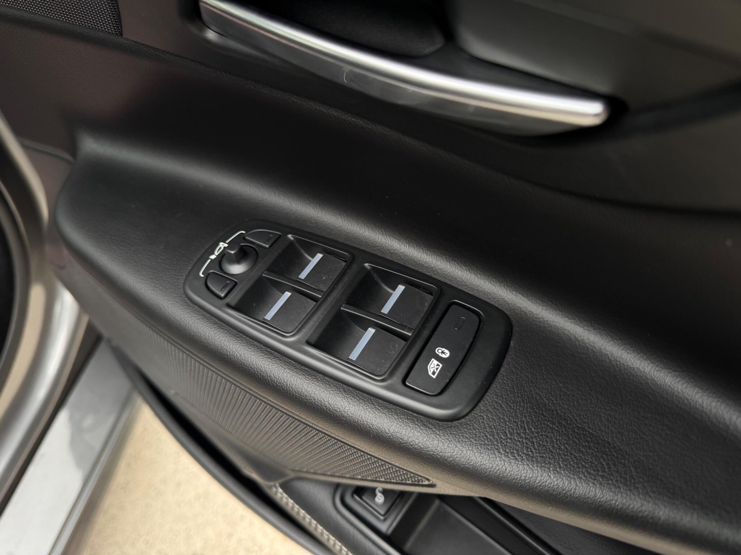 Used Jaguar XE 2018 for sale - 77993845: Photo 60