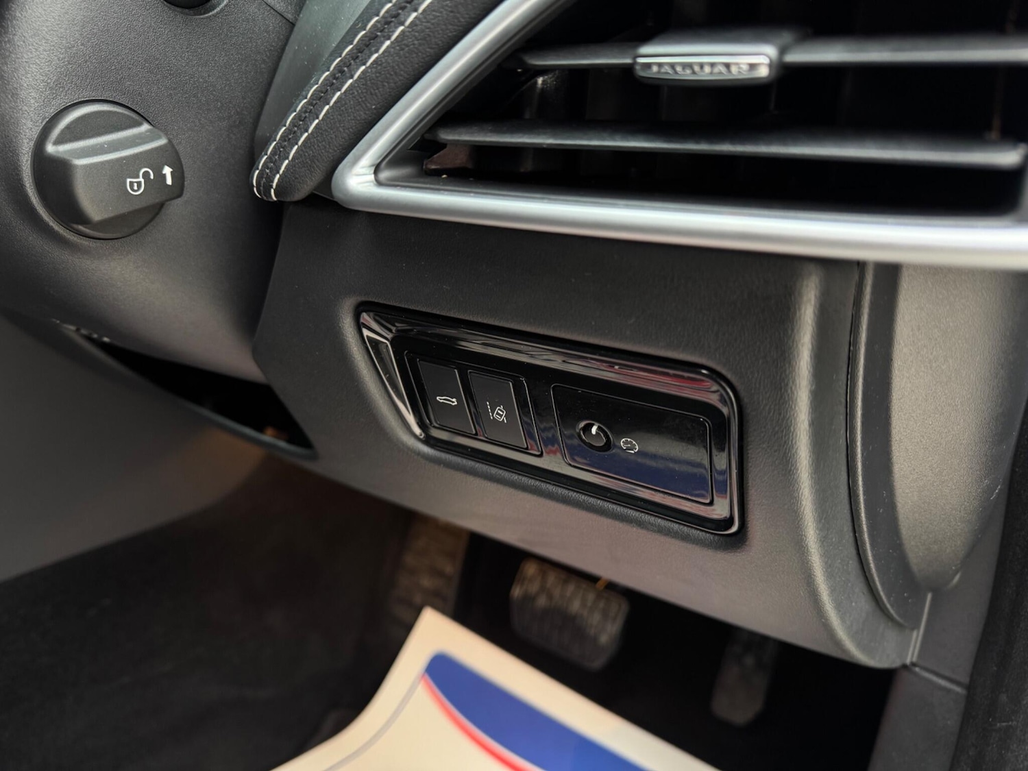 Used Jaguar XE 2018 for sale - 77993845: Photo 61