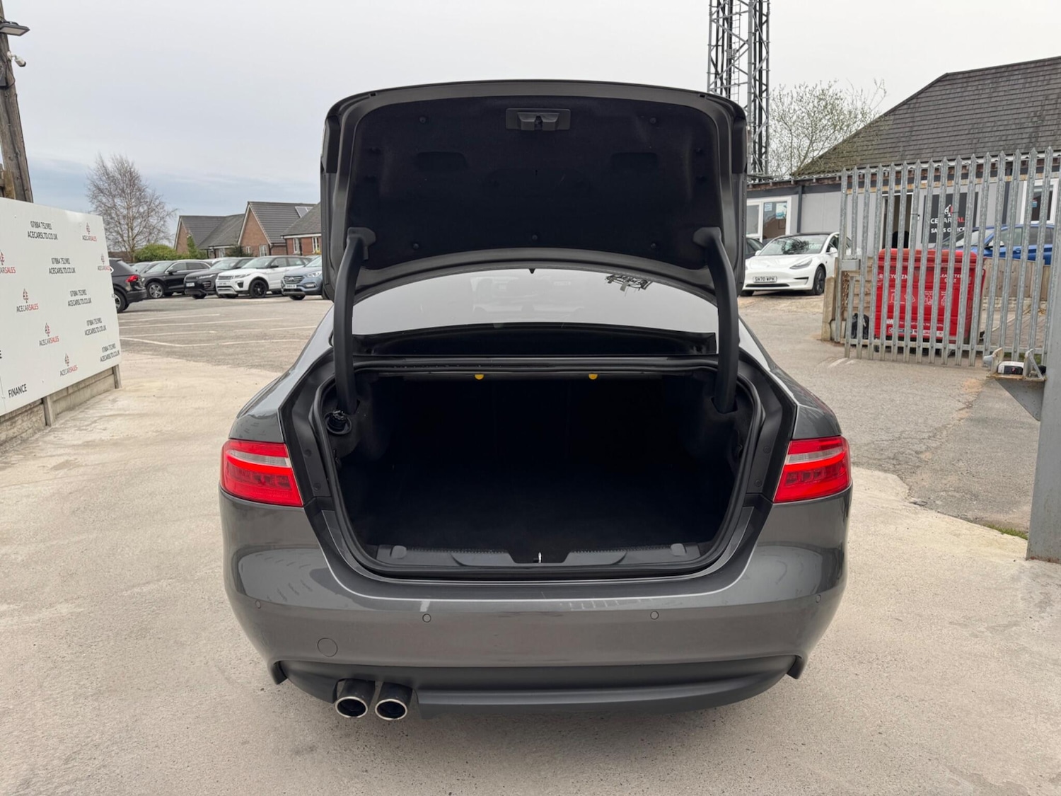 Used Jaguar XE 2018 for sale - 77993845: Photo 71