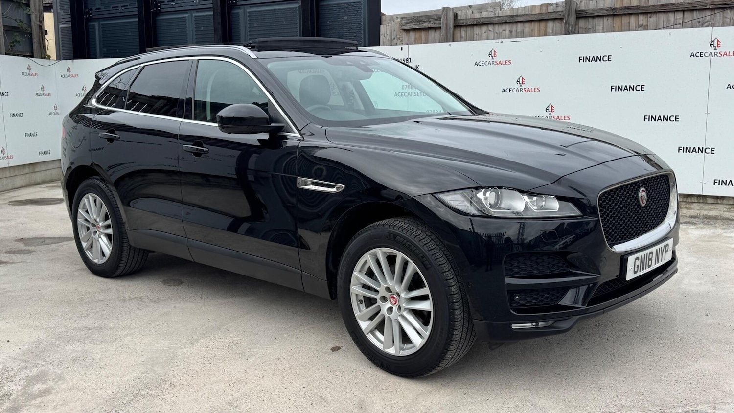 Used Jaguar F-Pace 2018 for sale - 78034259: Photo 2