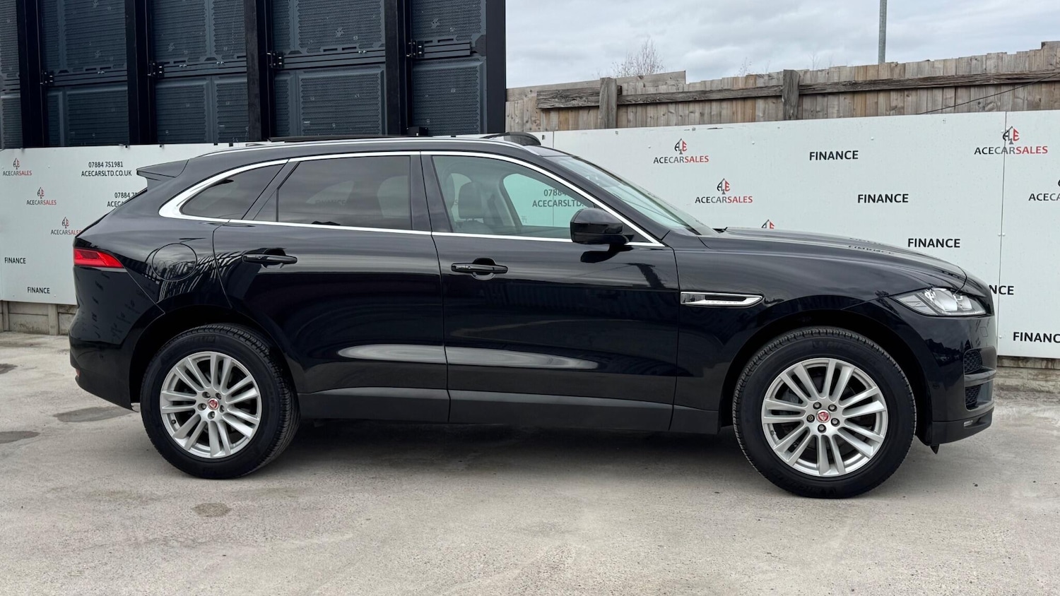 Used Jaguar F-Pace 2018 for sale - 78034259: Photo 9