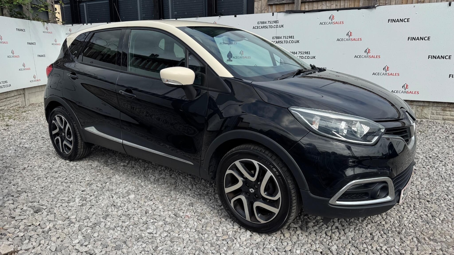 Used Renault Captur 2015 for sale - 77538404: Photo 2