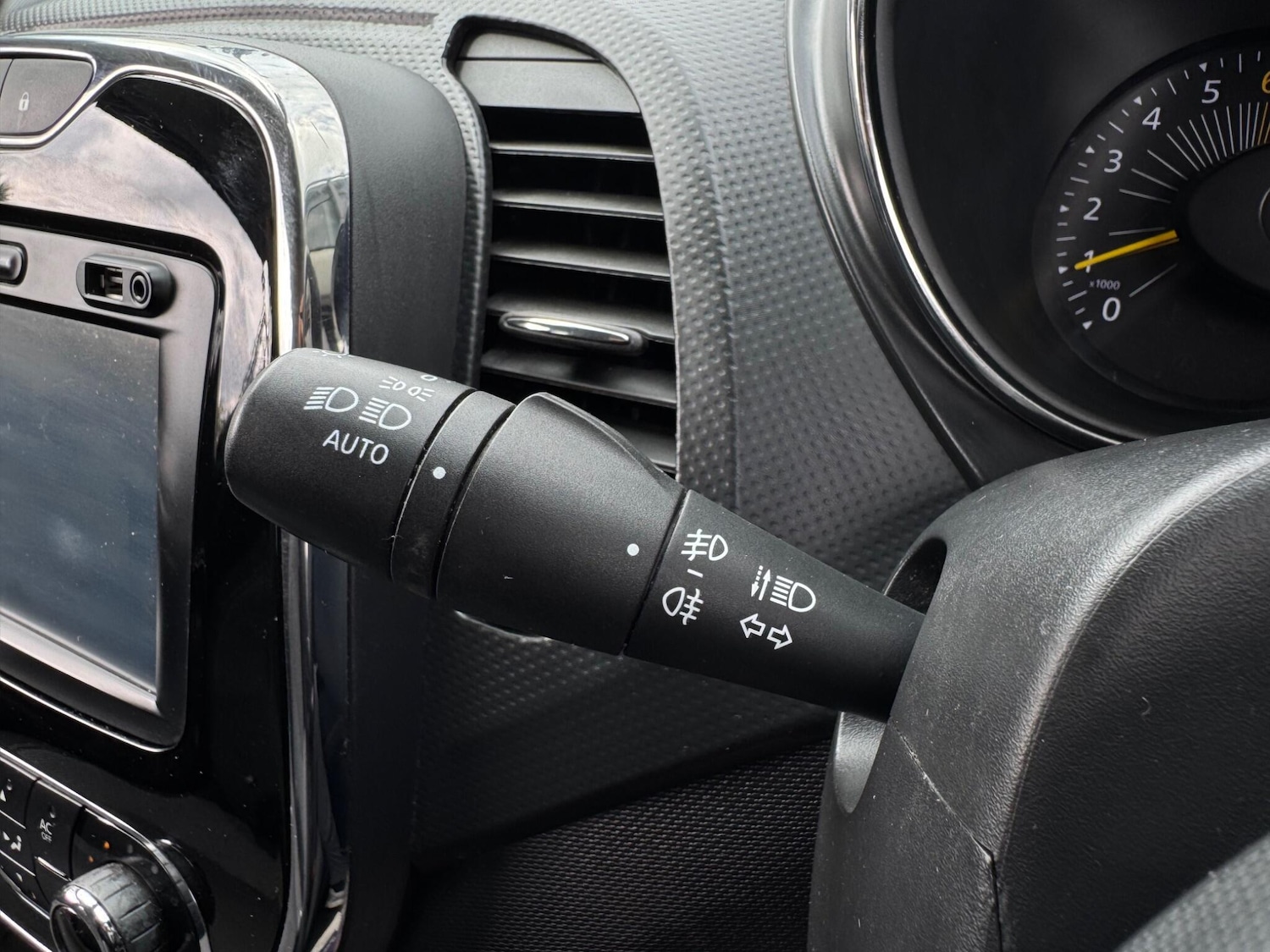 Used Renault Captur 2015 for sale - 77538404: Photo 29