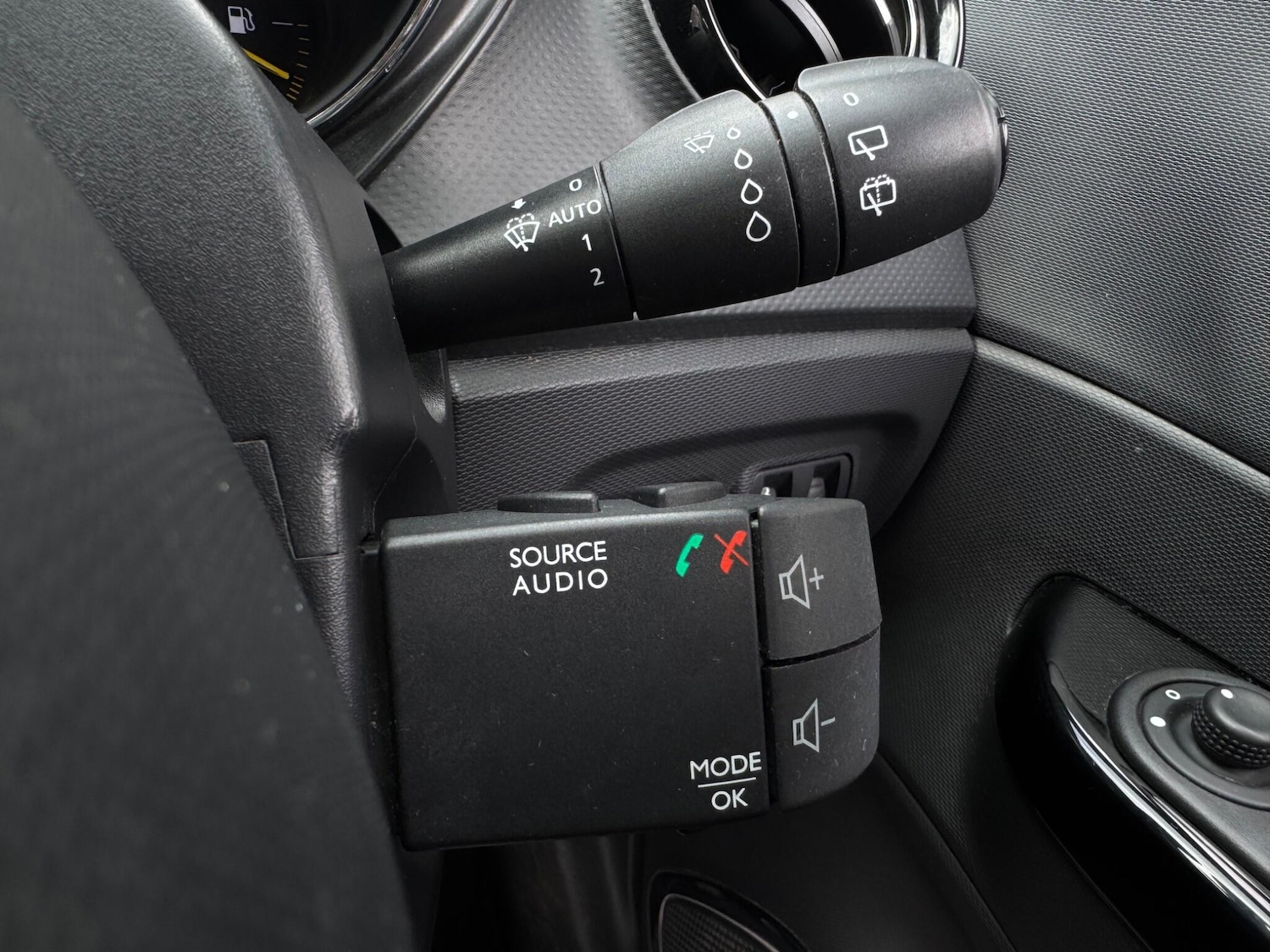 Used Renault Captur 2015 for sale - 77538404: Photo 33