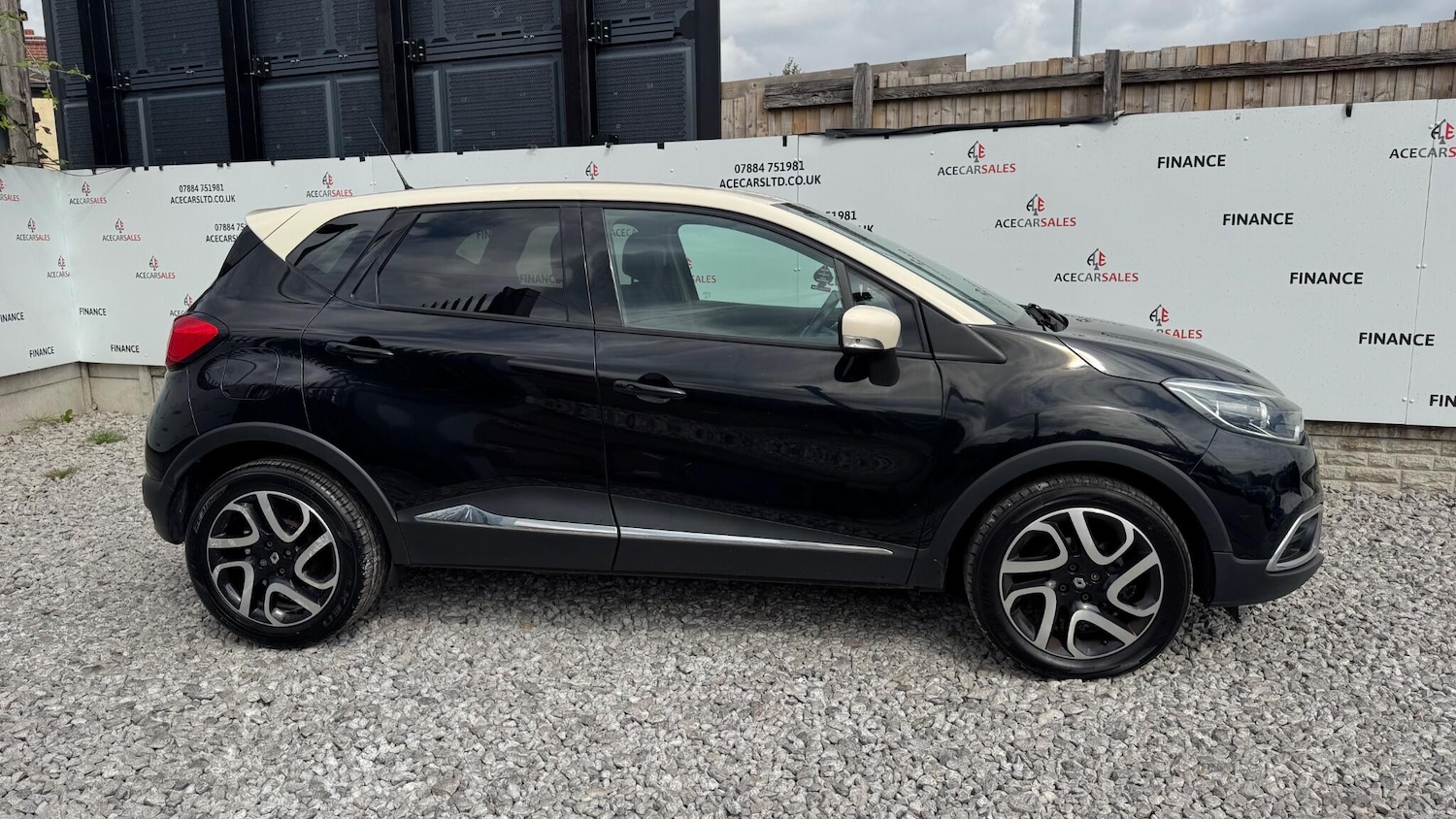 Used Renault Captur 2015 for sale - 77538404: Photo 9