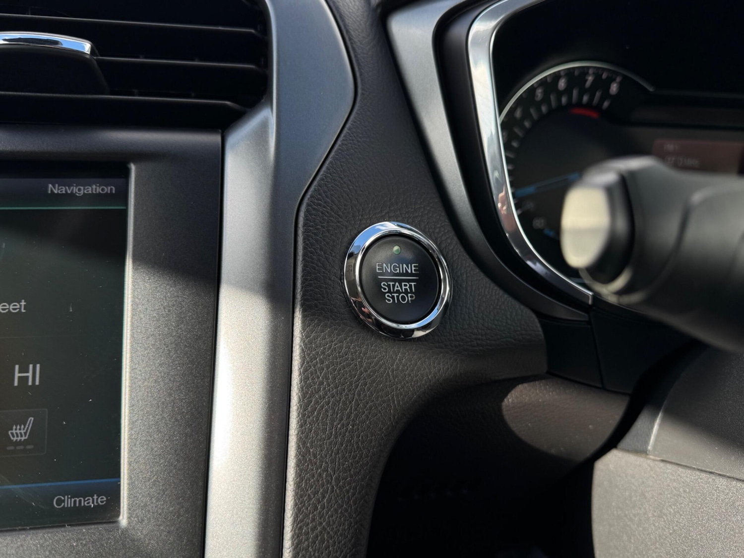 Used Ford Mondeo 2015 for sale - 76381240: Photo 24