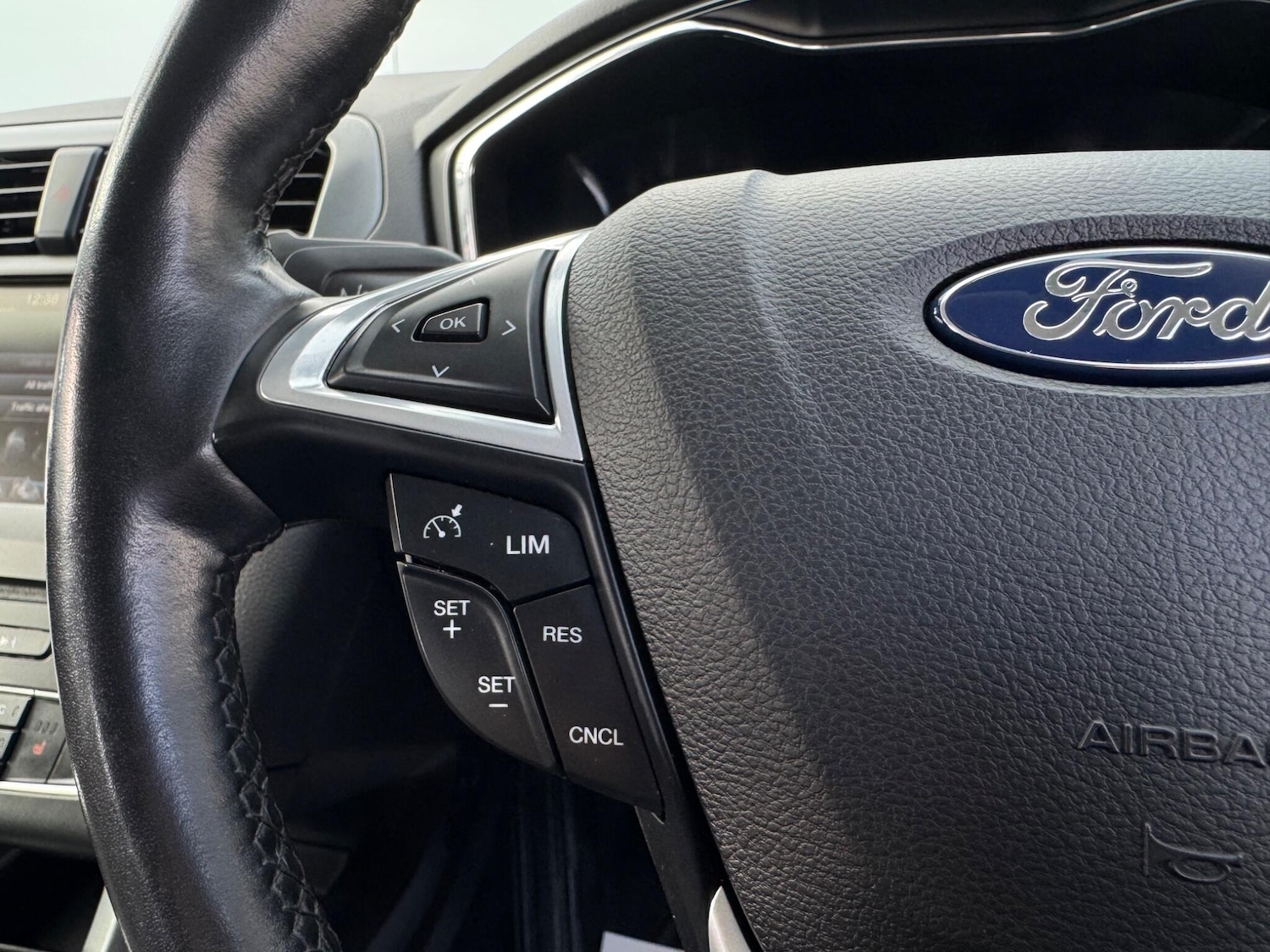 Used Ford Mondeo 2015 for sale - 76381240: Photo 31