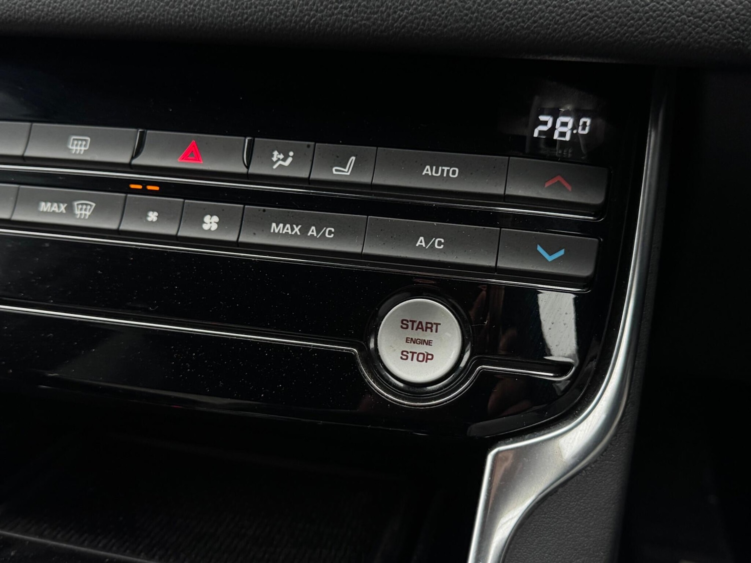 Used Jaguar XF 2018 for sale - 76166653: Photo 7