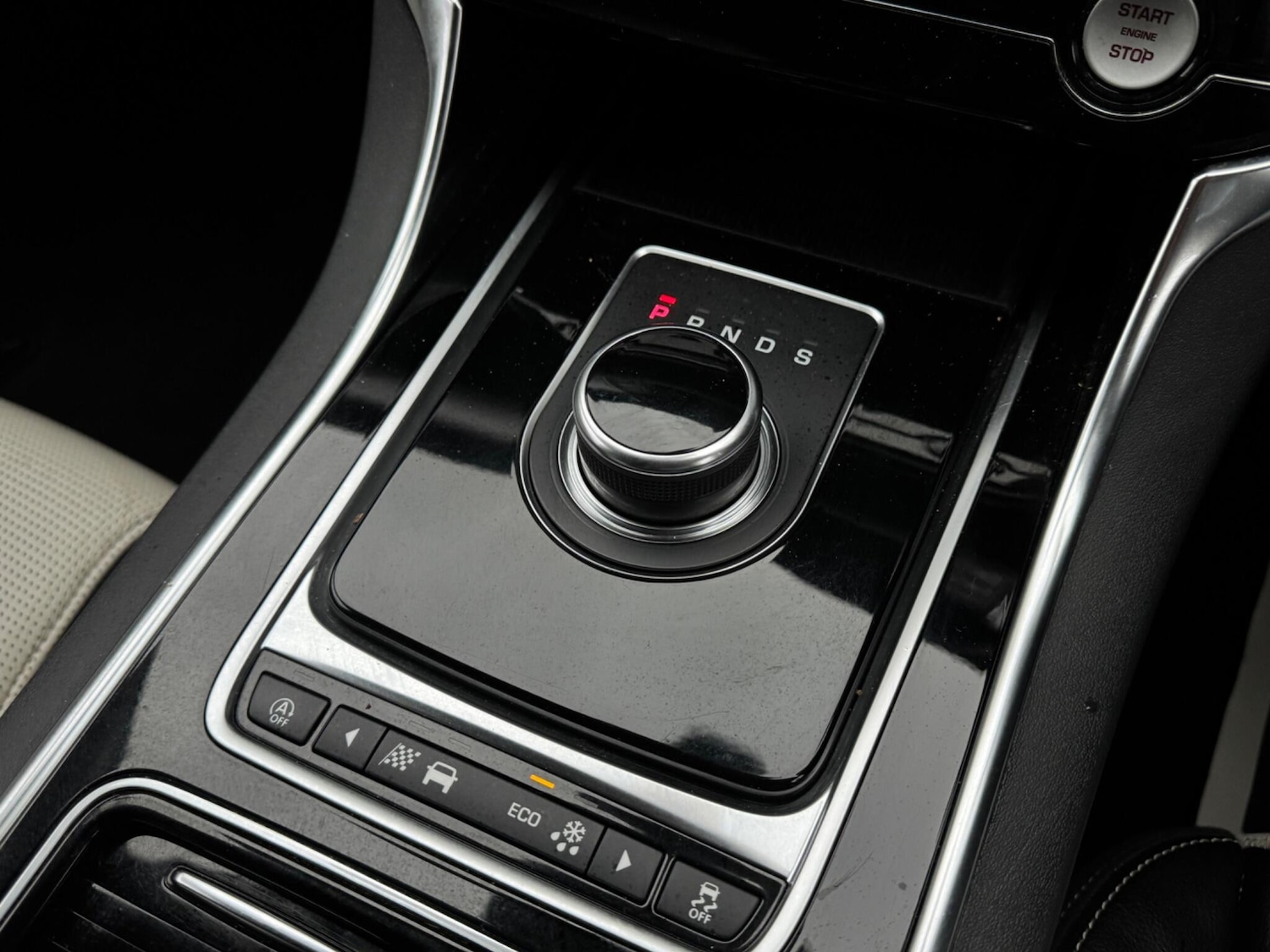 Used Jaguar XF 2018 for sale - 76166653: Photo 8